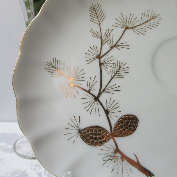 Fine Porcelain Saucer Golden Pine, Japan - Picture 2 of 10